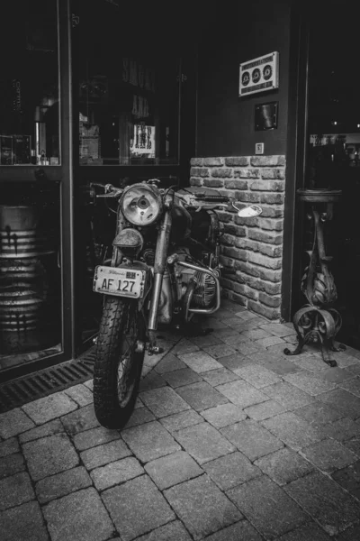 Una Motocicleta Muy Antigua Encuentra Entrada Restaurante — Foto de Stock