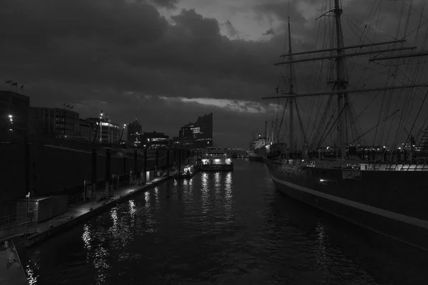Hamburg Kikötője Éjjel Fekete Fehérben — Stock Fotó