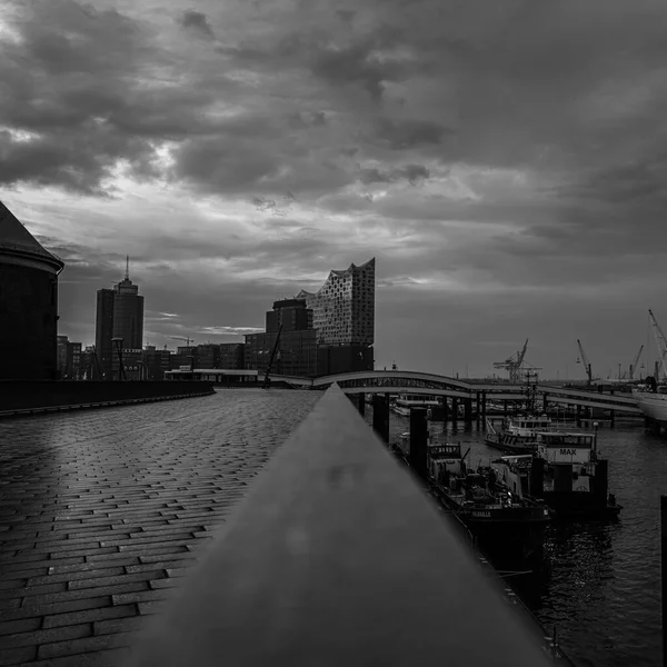 Hamburg Elbphilharmonie Bulutlu Gökyüzü Altında — Stok fotoğraf
