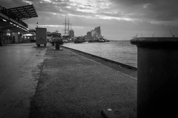 Старый Порт Гамбурга Облачным Небом — стоковое фото