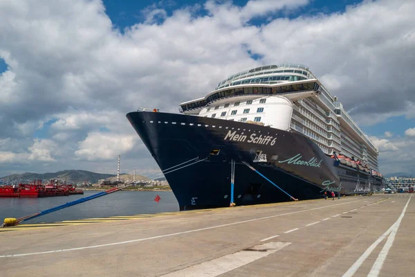 Navio Cruzeiro Grande Mein Schiff Está Porto Pireu — Fotografia de Stock