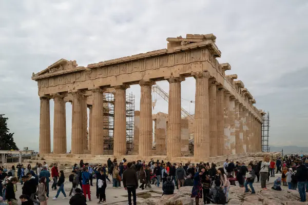 Muitos Turistas Visitam Acrópole Atenas Imagens Royalty-Free