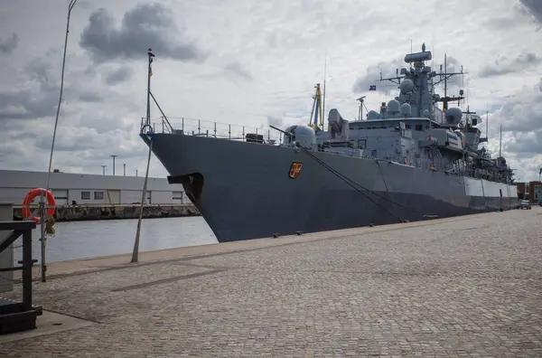 Fregata Meklemburgia Pomorze Przednie Niemieckiej Marynarki Wojennej Znajduje Się Porcie — Zdjęcie stockowe
