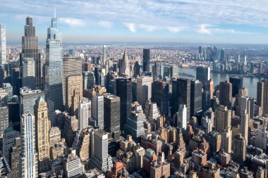 New York 'un ikonik gökdelenleri Empire State Binası' ndan görünüyor.