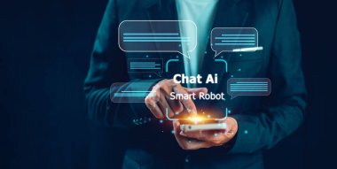 İşadamı akıllı istihbarat Ai 'deki Chatbot Otomatik GPT ile akıllı telefon sohbeti yapıyor. Yapay Zeka, Fütürist Teknoloji, Robot çevrimiçi Sistemi, Bilgisayar programı dijital oluşturma desteği 