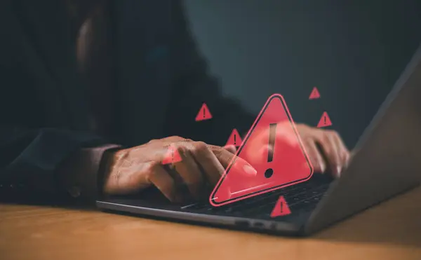 Waarschuwing Voor Gevaarlijke Systemen Gehackt Alarm Computerscherm Cyberaanval Cybersecurity Kwetsbaarheid Stockafbeelding