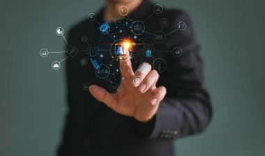 İş adamı, teknoloji yapay zekası kullanarak iş aracı geçmişi oluşturur. Sohbet robotu Chat AI analizi CRM kodu. Büyük veri teknolojisi akıllı robot yapay zeka bilgisayar web sitesi oluşturmak için 