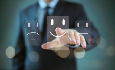 Müşteri memnuniyeti anketi geri bildirim konsepti. 5 yıldızlı tatmin değerlendirmesi. Online başvuru derecelendirmesi. Müşteri değerlendirmesi ürün kalitesi, memnuniyet iyi fikir