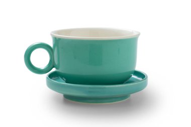 Kapuçino için boş kahve fincanı ve beyaz arka planda izole edilmiş latte sanatı. Kafe dükkanında güzel bir tasarım, yeşil seramik bardakta yazı yazmak için güzel bir yer. Espresso, süt ya da çay için mavi seramik bardak.