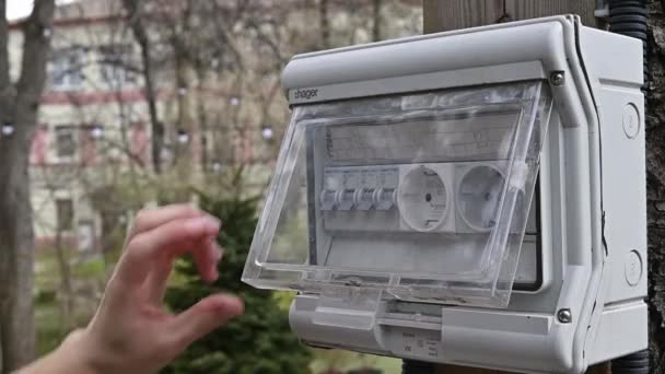 Kyiv Ukrayna Nisan 2024 Bir Bir Elektrik Düğmesini Bahçedeki Bir — Stok video