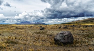 Cotopaxi, Ekvador 'un And Dağları' nda yer alan Ulusal Park 'ın volkanik merkezidir..