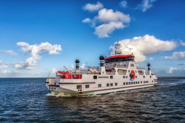 Holwerd, Hollanda - 02 Ekim 2022: MS Oerd bir feribottur ve 2003 yılından beri Ameland - Holwerd rotasındadır. Gemi Wagenborg Yolcu Hizmetleri tarafından kullanılıyor..