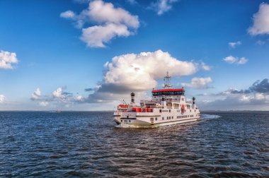 Holwerd, Hollanda - 02 Ekim 2022: MS Oerd bir feribottur ve 2003 yılından beri Ameland - Holwerd rotasındadır. Gemi Wagenborg Yolcu Hizmetleri tarafından kullanılıyor..