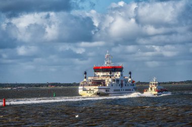 Holwerd, Hollanda - 02 Ekim 2022: MS Oerd bir feribottur ve 2003 yılından beri Ameland - Holwerd rotasındadır. Gemi Wagenborg Yolcu Hizmetleri tarafından kullanılıyor..
