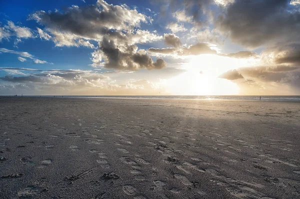 Západ Slunce Pláži Amelandském Ostrově Nizozemsku — Stock fotografie