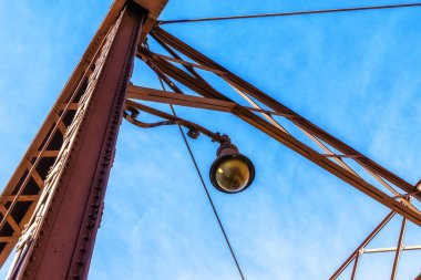 Köprü 1887 'de Mississippi Nehri üzerinden Nicollet Adası' na Cleveland 'dan King Iron Bridge Co.