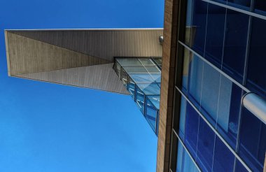 Minneapolis, Minnesota - 31 Ekim 2022: Minneapolis şehir merkezindeki Minneapolis Halk Kütüphanesi 'nin çok modern bir dış mekanı.