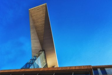 Minneapolis, Minnesota - 31 Ekim 2022: Minneapolis şehir merkezindeki Minneapolis Halk Kütüphanesi 'nin çok modern bir dış mekanı.