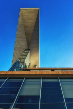 Minneapolis, Minnesota - 31 Ekim 2022: Minneapolis şehir merkezindeki Minneapolis Halk Kütüphanesi 'nin çok modern bir dış mekanı.