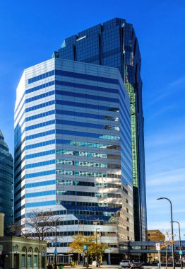 Minneapolis, Minnesota - 31 Ekim 2022: Minneapolis şehir merkezindeki AT & T Tower gökdelen binası