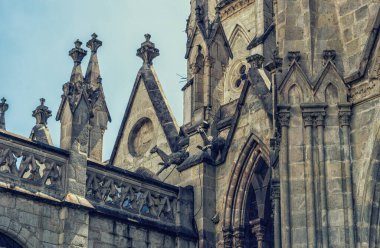 Ulusal Yeminin Mimari Ayrıntıları (İspanyolca: Baslica del Voto Nacional) Roma Katolik Kilisesi, tarihi merkez Quito, Ekvador