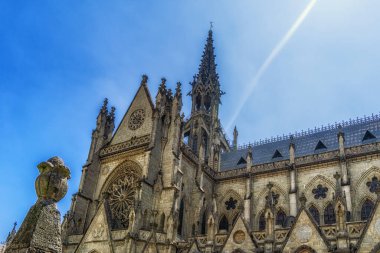 Ulusal Vaat Bazilikası (İspanyolca: Baslica del Voto Nacional), Ekvador 'un Quito kentinde bulunan bir Roma Katolik kilisesidir. Amerika 'daki en büyük neo-gotik bazilikadır..