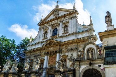 Azizheykelleri. Krakow, Polonya eski şehirde Havariler St Peter ve Paul Kilisesi cephe ve mimari detayları.
