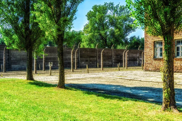 Oświęcim Polska Sierpnia 2022 Stój Stj Ogrodzenie Elektryczne Obóz Koncentracyjny — Zdjęcie stockowe