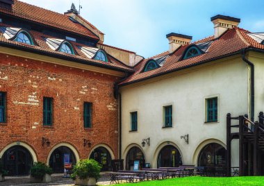 Polonya 'nın Tyniec kentindeki ünlü Benedictine Manastırı' nın detayları.