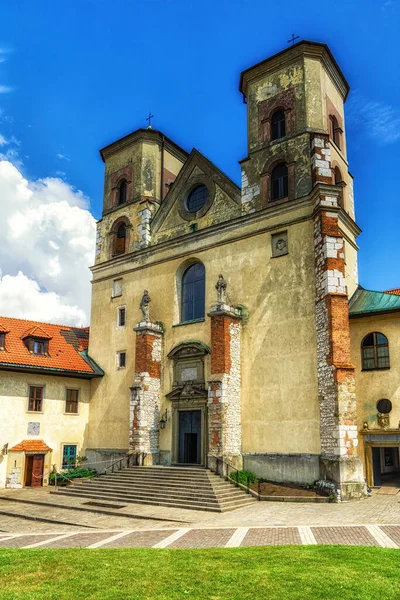 Abadia Beneditina Tyniec Mosteiro Deslumbrante Acima Rio Igreja Histórica Rocha — Fotografia de Stock
