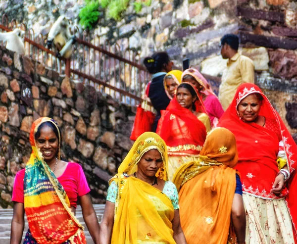 Ranthambore India Septiembre 2022 Mujeres Identificadas Caminan Por Fuerte Ranthambore — Foto de Stock