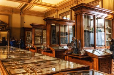 Haarlem, Hollanda - 11 Şubat 2023: Haarlem 'deki ünlü Teylers Müzesi, dünyada 18. yüzyıldan kalma otantik bir binası ve iç mimarisi olan tek müzedir.