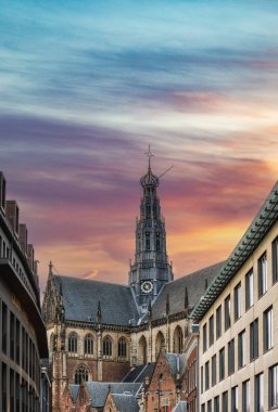 Hollanda 'nın Haarlem kentindeki Büyük veya St. Bavo Kilisesi, Reform görmüş bir Protestan kilisesi ve eski bir Katolik katedrali..