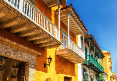 kolonyal binalar ve balkon tarihi merkezi Cartagena, Kolombiya