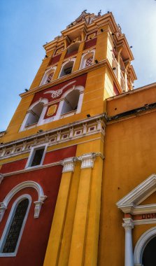 Kolombiya 'nın Kartagena katedralinin kule yapısının yakın görüntüsü