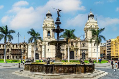 Bronz çeşme ve Katedrali, Plaza de Armas, Lima