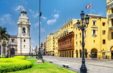 Lima, Peru şehir merkezindeki Plaza Belediye Başkanı 'nın çevresindeki Koloni Mimarisi