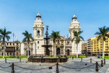 Lima, Peru 'daki Tarih Merkezi Plaza Belediye Başkanı. Hükümet Sarayı, Katedral, Başpiskopos ve Belediye Sarayı ve Birlik Sarayı ile çevrilidir.