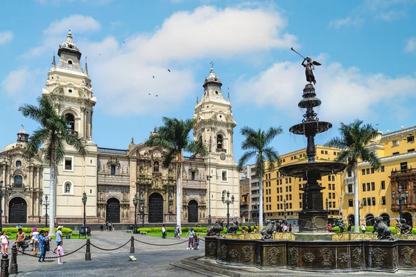 Bronzová Fontána Katedrála Plaza Armas Lima — Stock fotografie