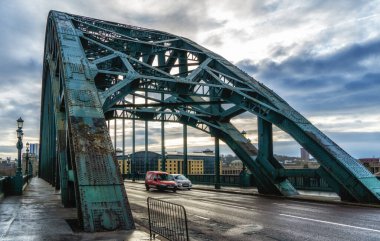 Tyne Nehri üzerindeki Tyne Köprüsü, Newcastle Tyne, İngiltere, İngiltere