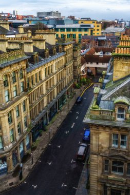 Newcastle Quayside 'daki dar bina. Newcastle-upon-Tyne, İngiltere 'de bir kavşakta..