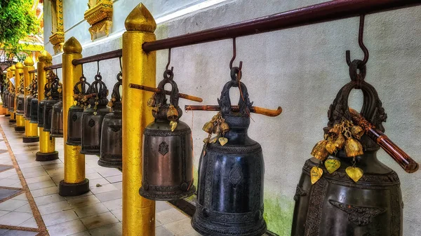 Wat Phra Doi Suthep Içinde Bir Sürü Çan Var Tapınak — Stok fotoğraf