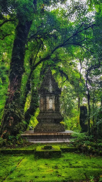 Antigo Marco Stupa Ponto Mais Alto Parque Nacional Doi Inthanon — Fotografia de Stock