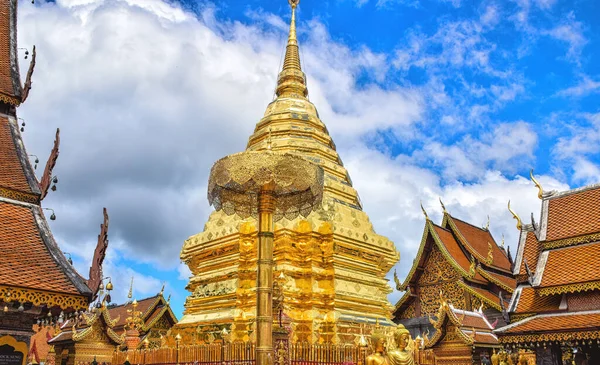 Золотая Ступа Ват Пхра Дой Сутхеп Чианг Мбай Таиланд — стоковое фото