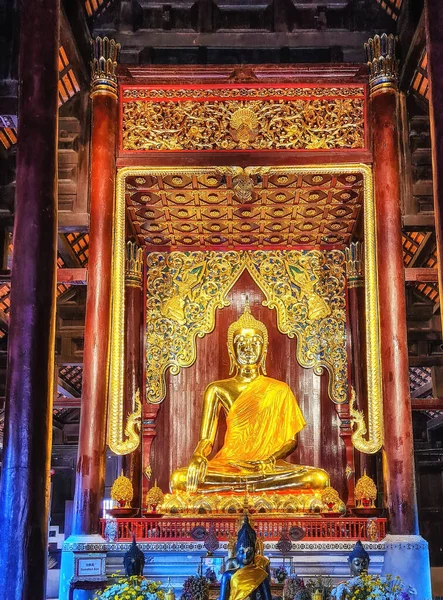 Estátua Buda Sihing Phra Viharn Lai Kham Wat Phra Singh — Fotografia de Stock