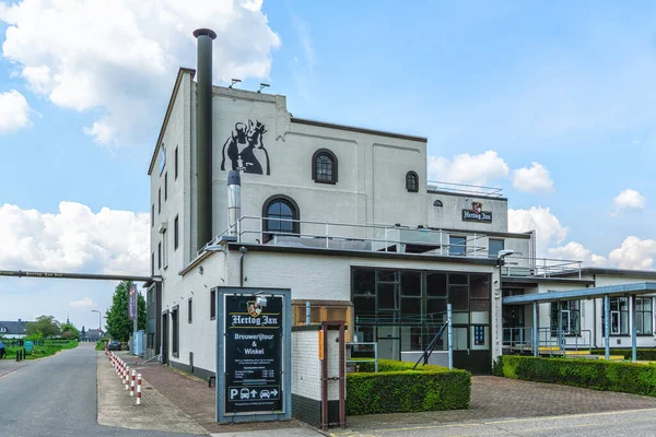 Arcen Limburg Nederland Mei 2023 Bierbrouwerij Hertog Jan Tegen Een — Stockfoto