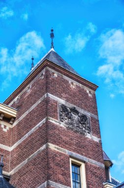 Binnenhof, Hollanda 'nın Lahey kentinde Hofvijver' in yanında yer alan bir bina kompleksi. Bölge, General 'in her iki meclisinin de buluşma yeridir. 13. yüzyılda yapılmış..