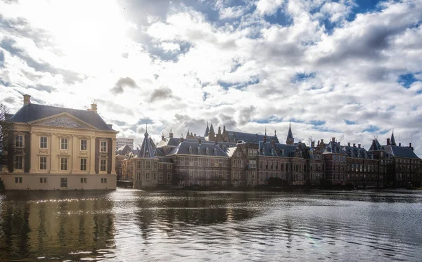 Hollanda Parlamentosu Lahey Hollanda Binalarının Önündeki Hofvijver Saray Havuzu — Stok fotoğraf