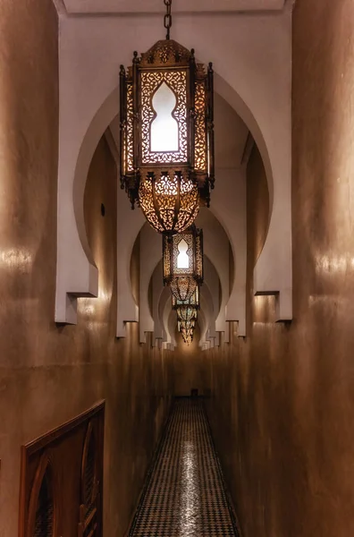 Gyönyörű Folyosó Folyosó Marokkó Építészet Stílusa Lámpa Csempe Festészet Egyedülálló — Stock Fotó