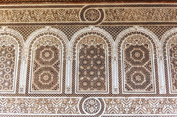 Uma Antiga Parede Branca Decorada Palácio Bahia Marrakech Marrocos — Fotografia de Stock